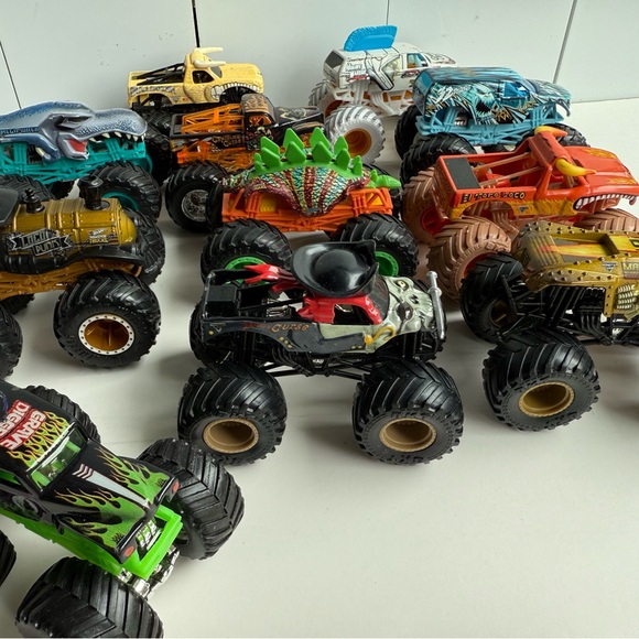 Monster Truck Hot Wheels Captains Curse Grave Digger El Toro Loco Bulldozer more - Picture 7 of 9